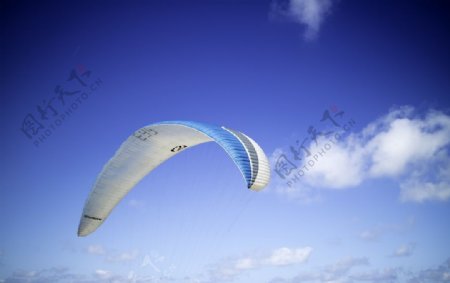滑翔伞跳伞飞行