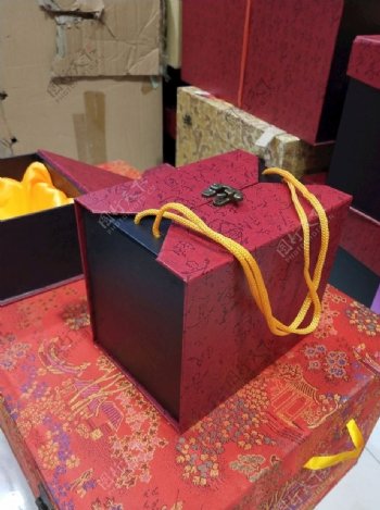 礼品包装盒红色带手提绳