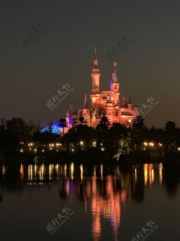 迪士尼城堡夜景图片