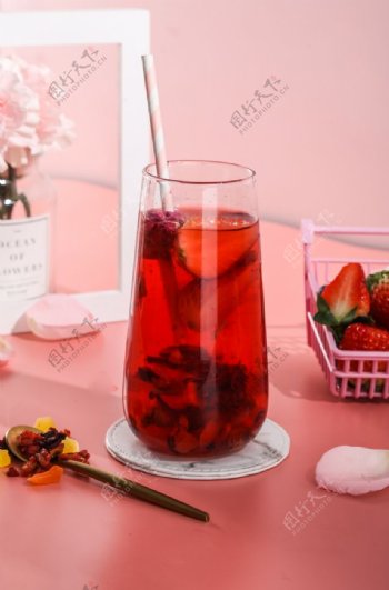 玫瑰草莓果茶图片