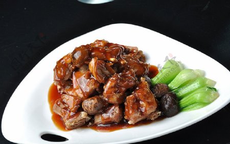 北京菜滑菇焖鹿排图片