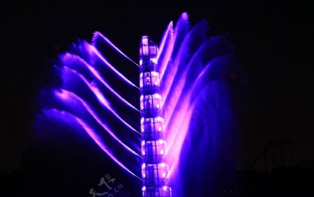 夜晚灯光水幕喷泉图片