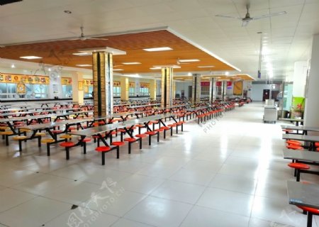 空荡荡的校园餐厅图片