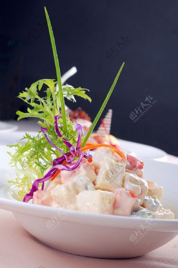 西餐俄罗斯土豆沙拉图片
