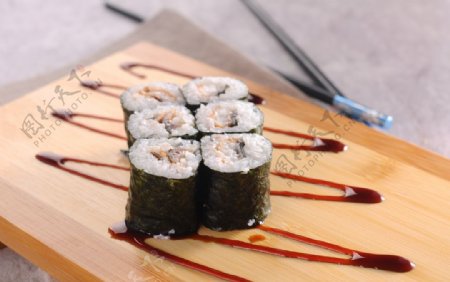 鳗鱼细卷寿司图片