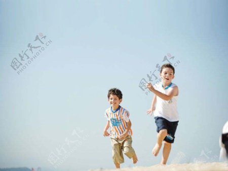 奔跑的儿童背景PPT模板