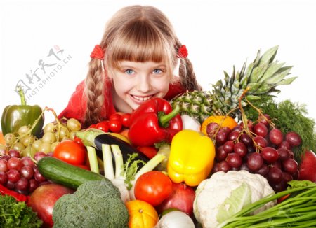 外国女孩与蔬果图片