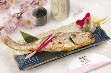 日本料理盐烤黄花鱼