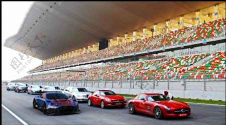 阿斯顿马丁DB9在佛国际F1赛道渲染