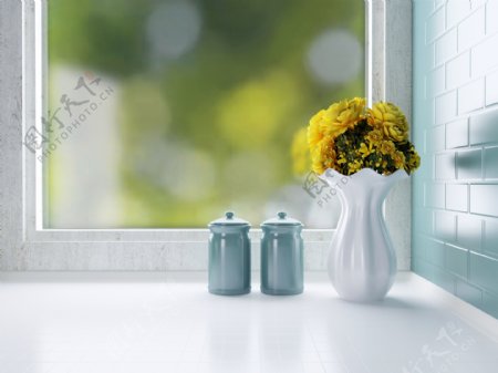 窗台杯子与黄色插花图片