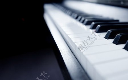 灰色朦胧钢琴回忆图片