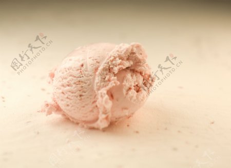 奶香草莓图片