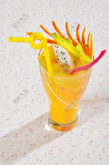 金桔果水密桃汁图片