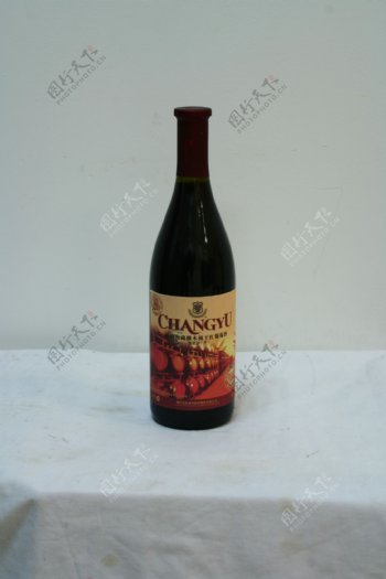 张裕窖藏橡木桶干红葡萄酒图片
