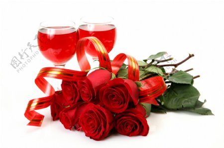 爱情红玫瑰红酒酒杯图片