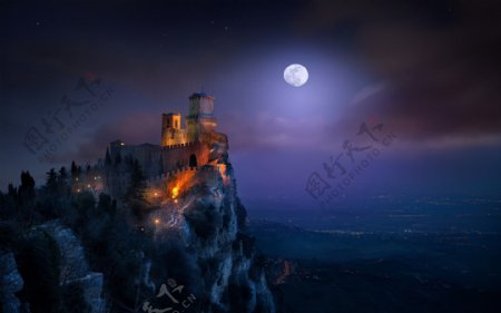 古堡夜景