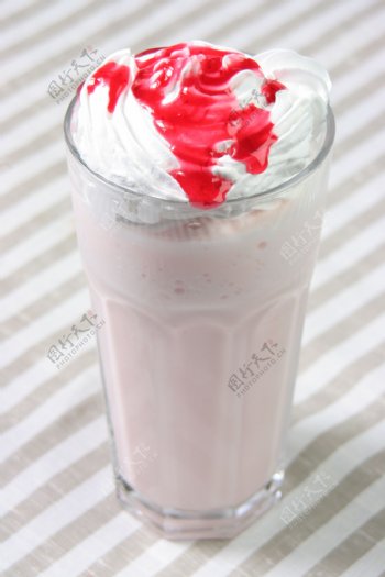 草莓奶昔饮品图片