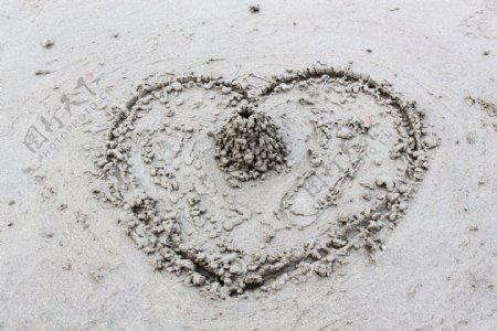 沙滩心形图片