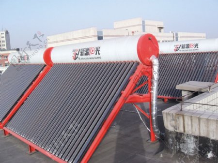 太阳能热水器安装新源图片
