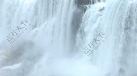 鸟儿飞过尼亚加拉大瀑布股票视频视频免费下载