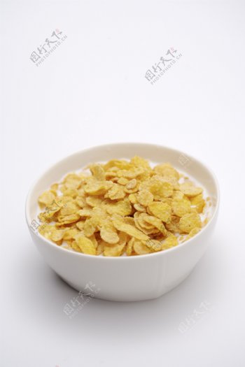 玉米片牛奶早餐图片