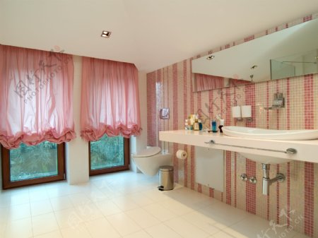 淡粉色格调的时尚浴室