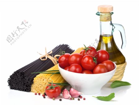 意大利面番茄橄榄油高清图片