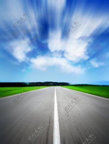 公路与蓝天