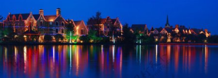 成都南湖度假区欧式风情街夜景图片