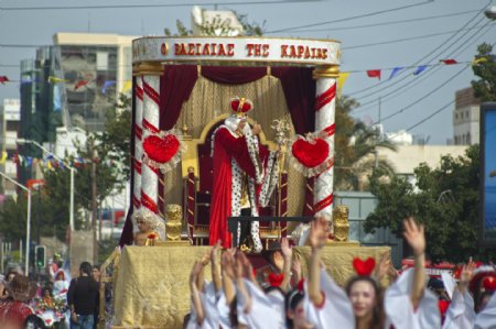 二月十四日利马索尔狂欢节国王在狂欢节游行在二月十四日