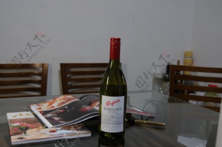 奔富洛神山庄红葡萄酒图片