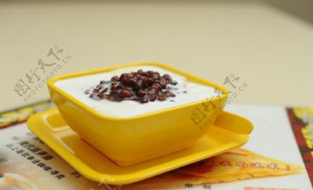 椰汁红豆滑奶图片