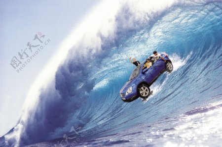 汽车冲浪图片