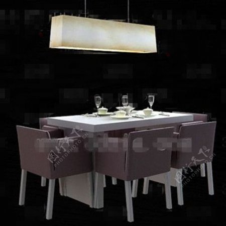 淡紫色的舒适的餐桌组合