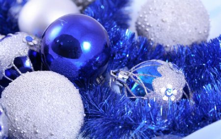 蓝色圣诞球图片