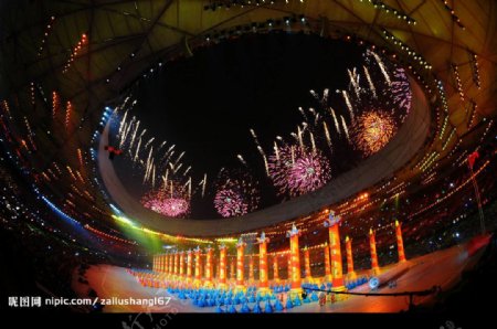 奥运鸟巢的天空图片