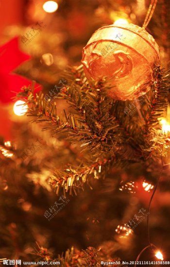 圣诞树装饰品金球图片