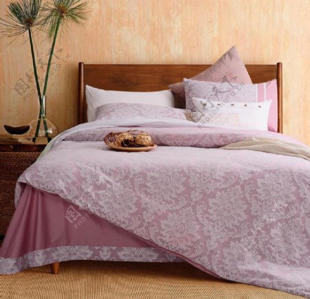 大马士革花纹高档床品及卧室图片