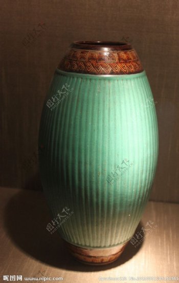 苏州博物馆藏品绿釉瓷瓶图片