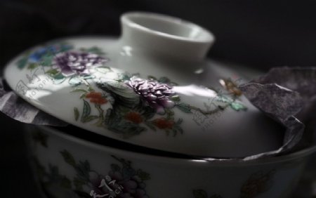 粉彩陶瓷盖碗茶具高清摄影图片