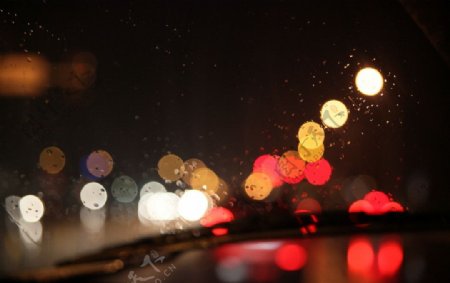 雨夜霓虹图片
