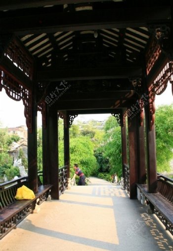 中式古典木雕长廊图片