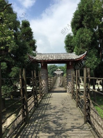 都江堰吊桥图片
