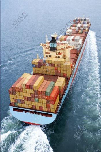 海上货运集装箱图片