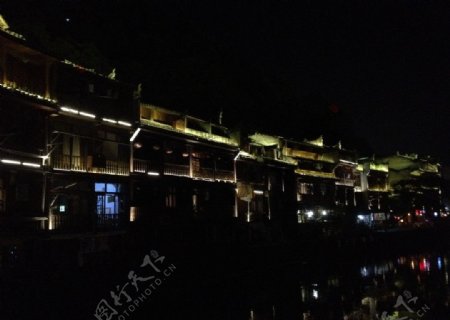 凤凰古城沱江夜景图片