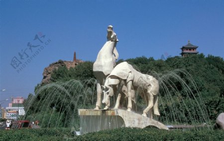 白马喷泉图片