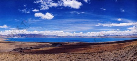西藏雪山高原水溪流溪水西藏湖水湖羊措湖蓝天白云西藏风景图片