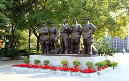 南昌八一起义众将领雕塑图片