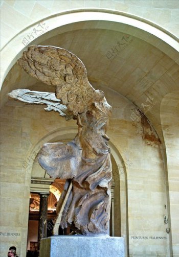 卢浮宫雕塑胜利女神图片