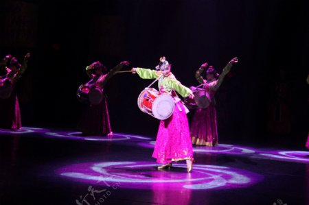 跳舞朝鲜舞美女图片